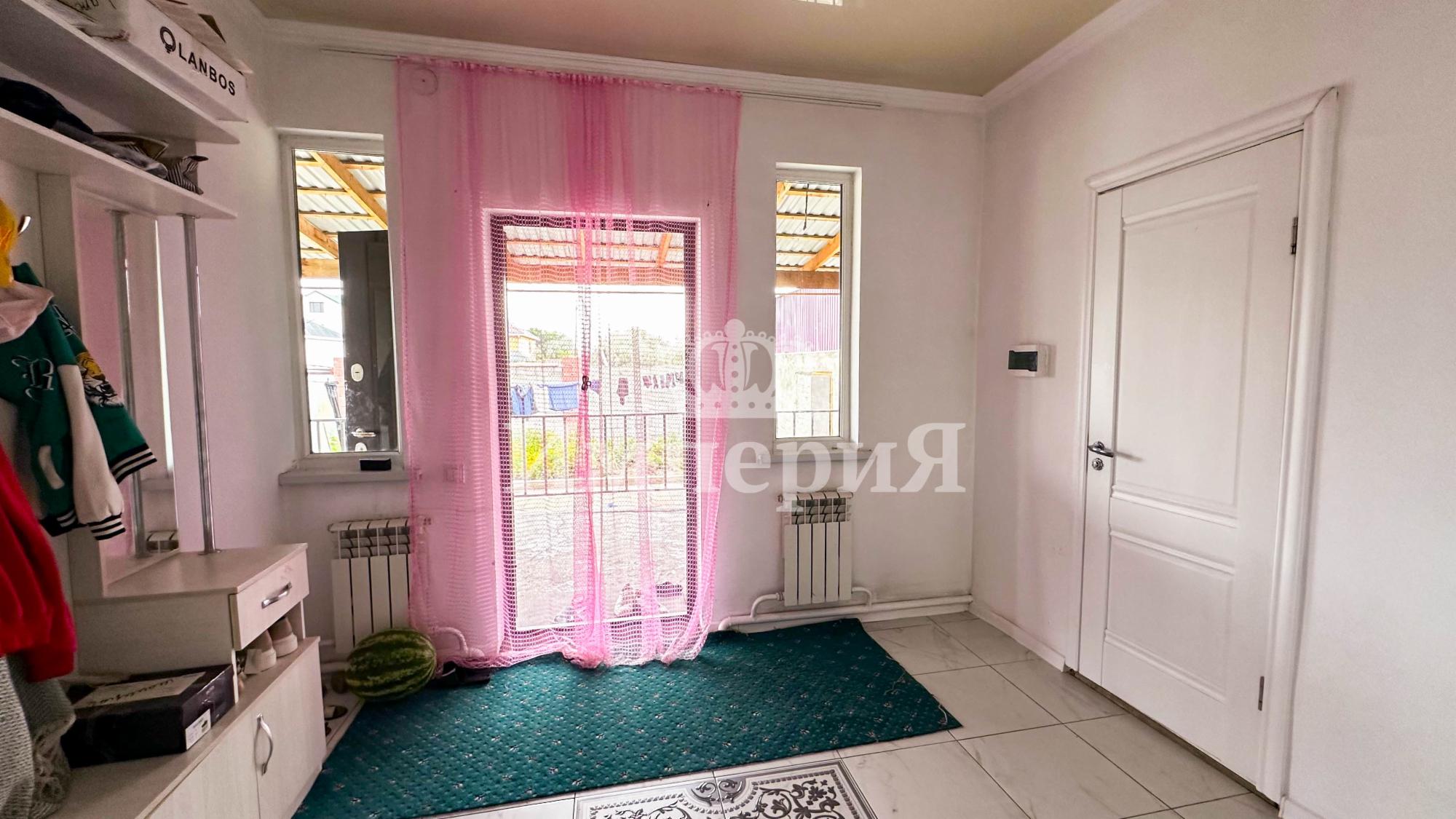 4-комнантный квартира, 158.0 м²,Абая за 27 000 000