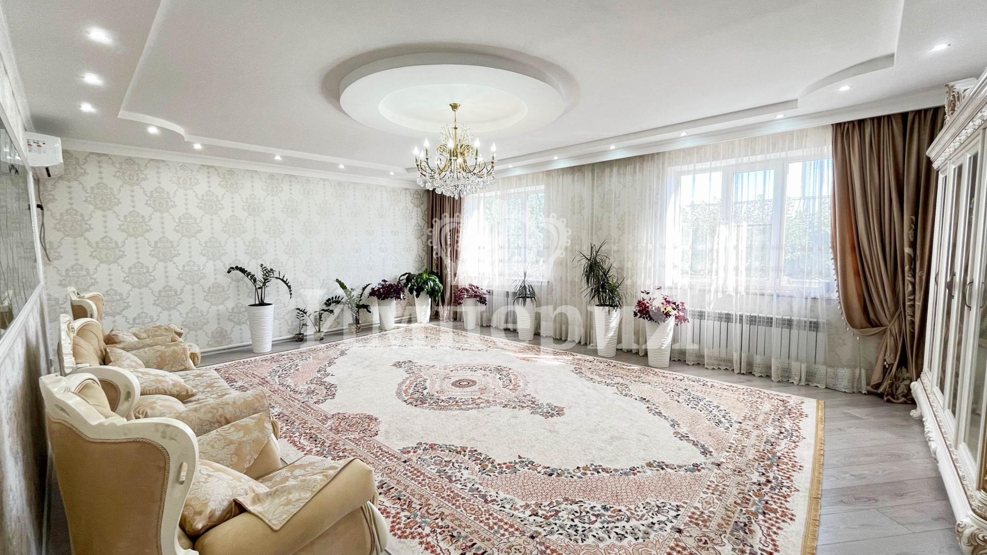 7-комнантный квартира, 263.0 м²,Жибек жолы за 75 000 000