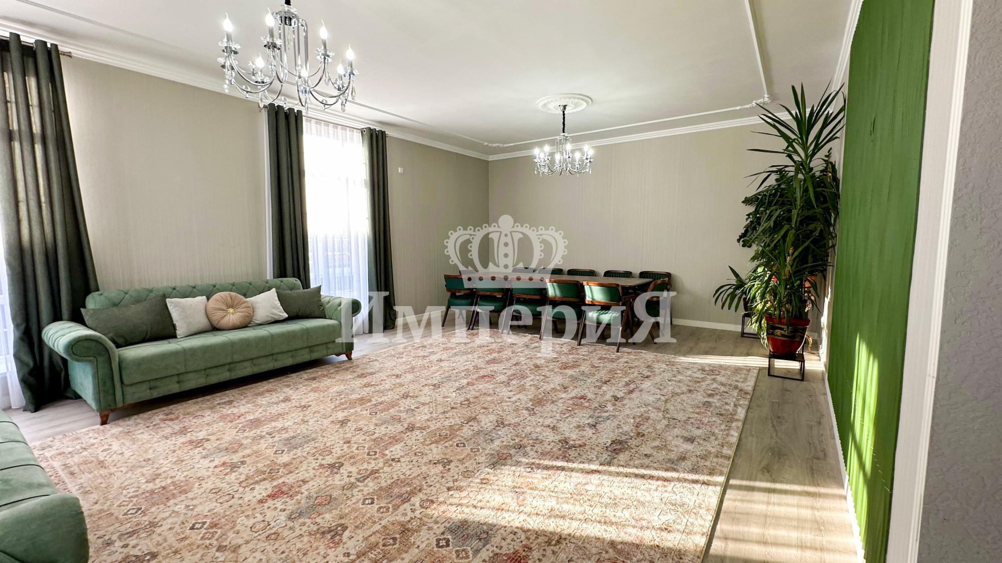 8-комнантный квартира, 326.0 м²,Шыгыс за 140 000 000