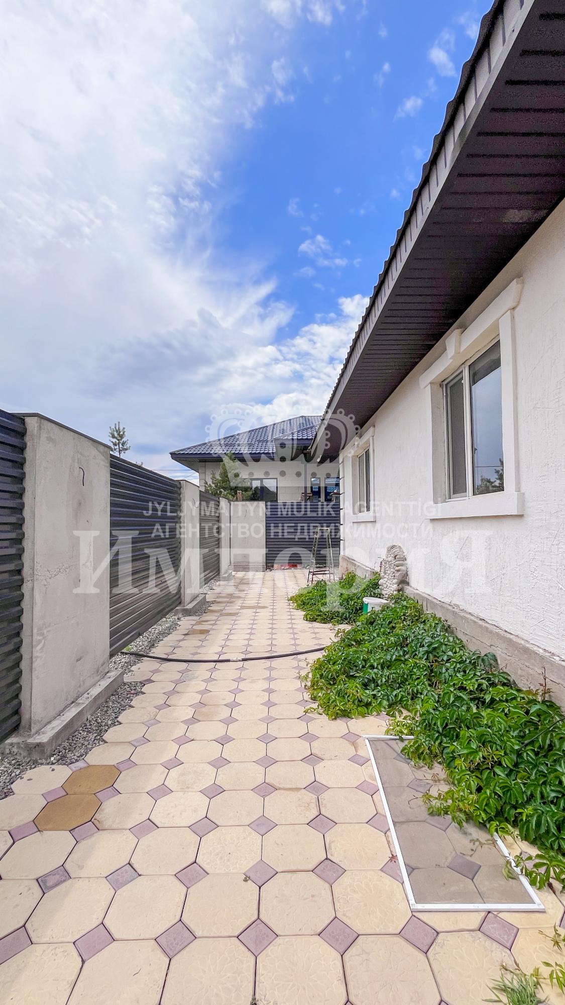 5-комнантный квартира, 144.0 м²,Базарбаева за 27 800 000