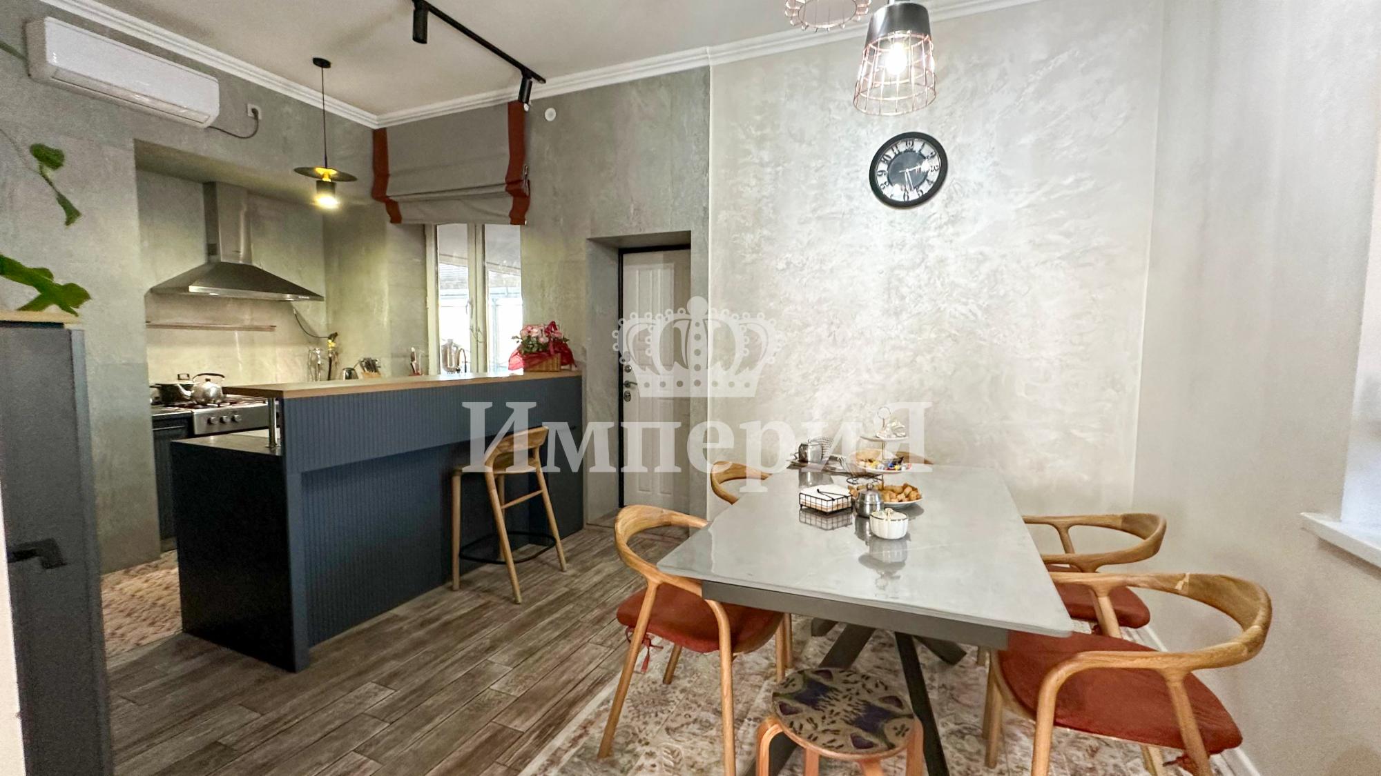 8-комнантный квартира, 326.0 м²,Шыгыс за 140 000 000