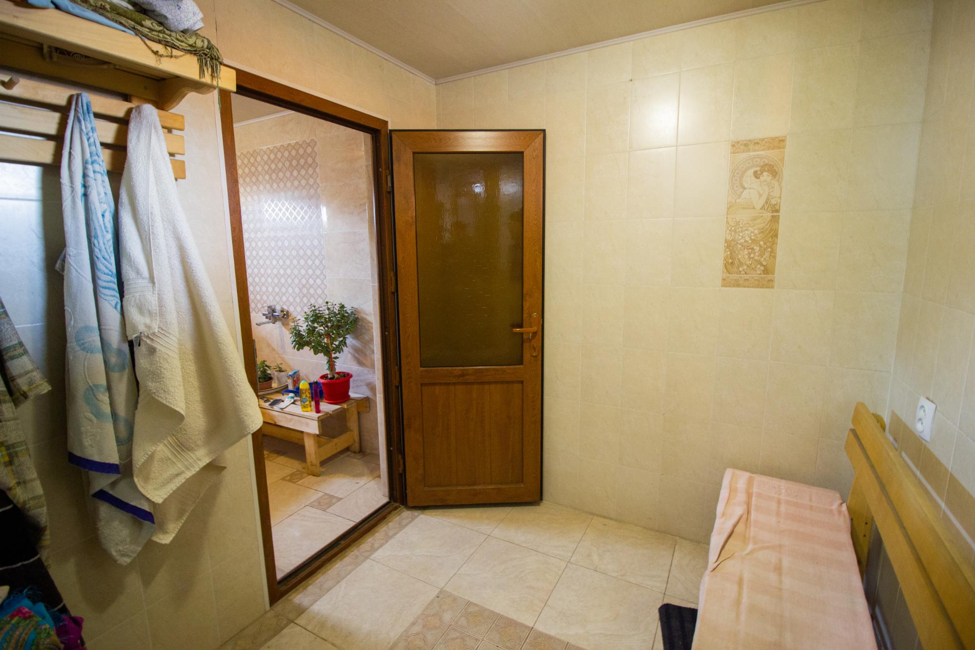 8-комнантный квартира, 267.0 м²,Баян батыра за 64 000 000