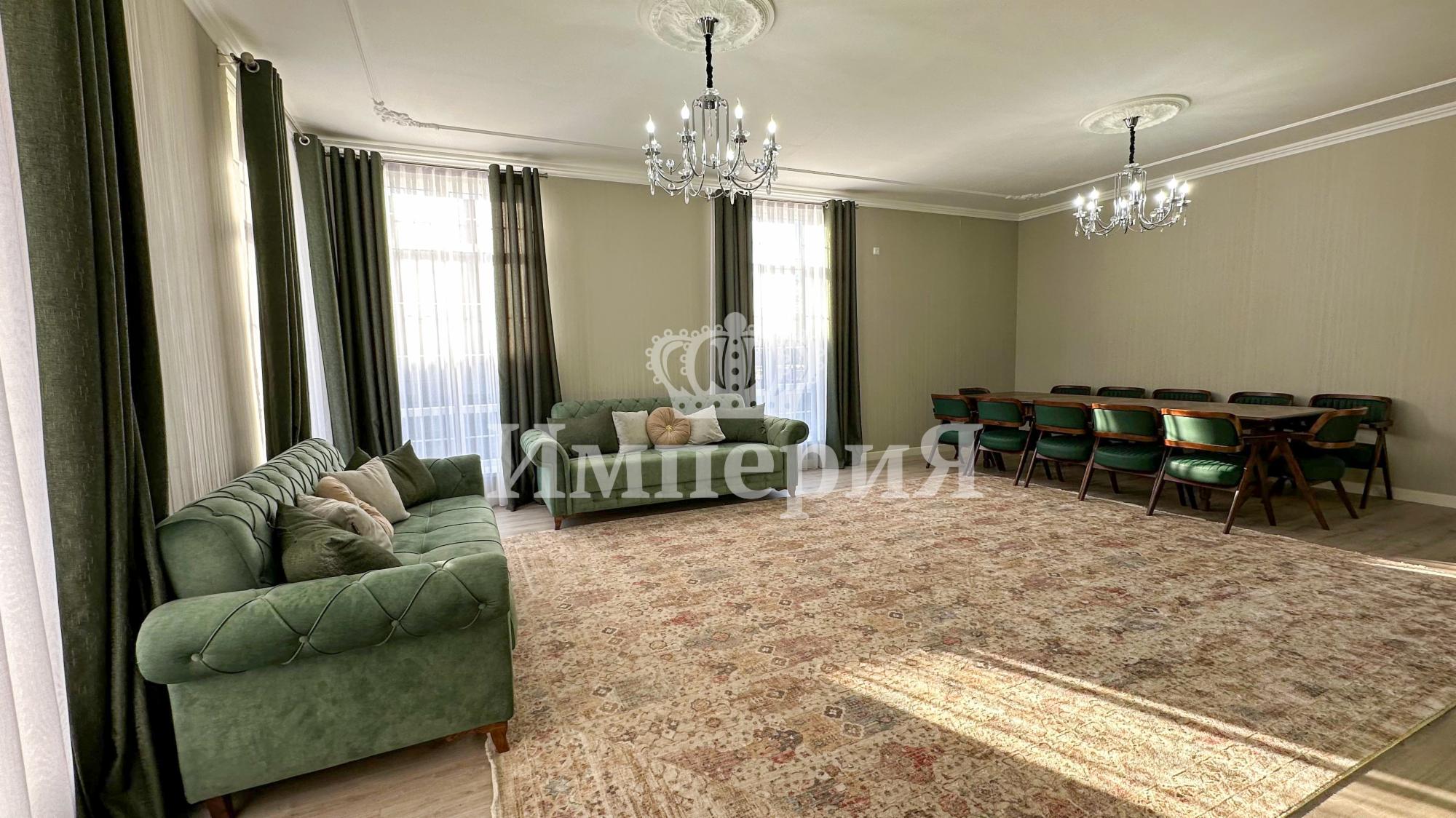 8-комнантный квартира, 326.0 м²,Шыгыс за 140 000 000