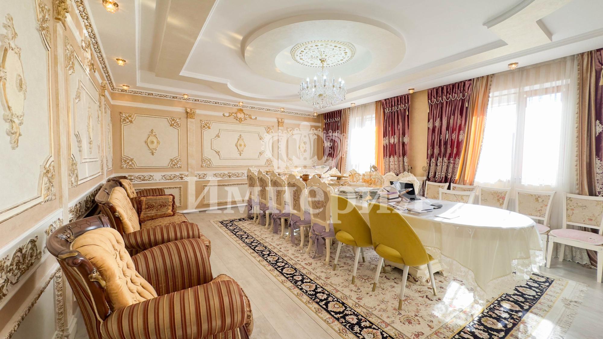 7-комнантный квартира, 395.0 м²,Базарбаева за 75 000 000