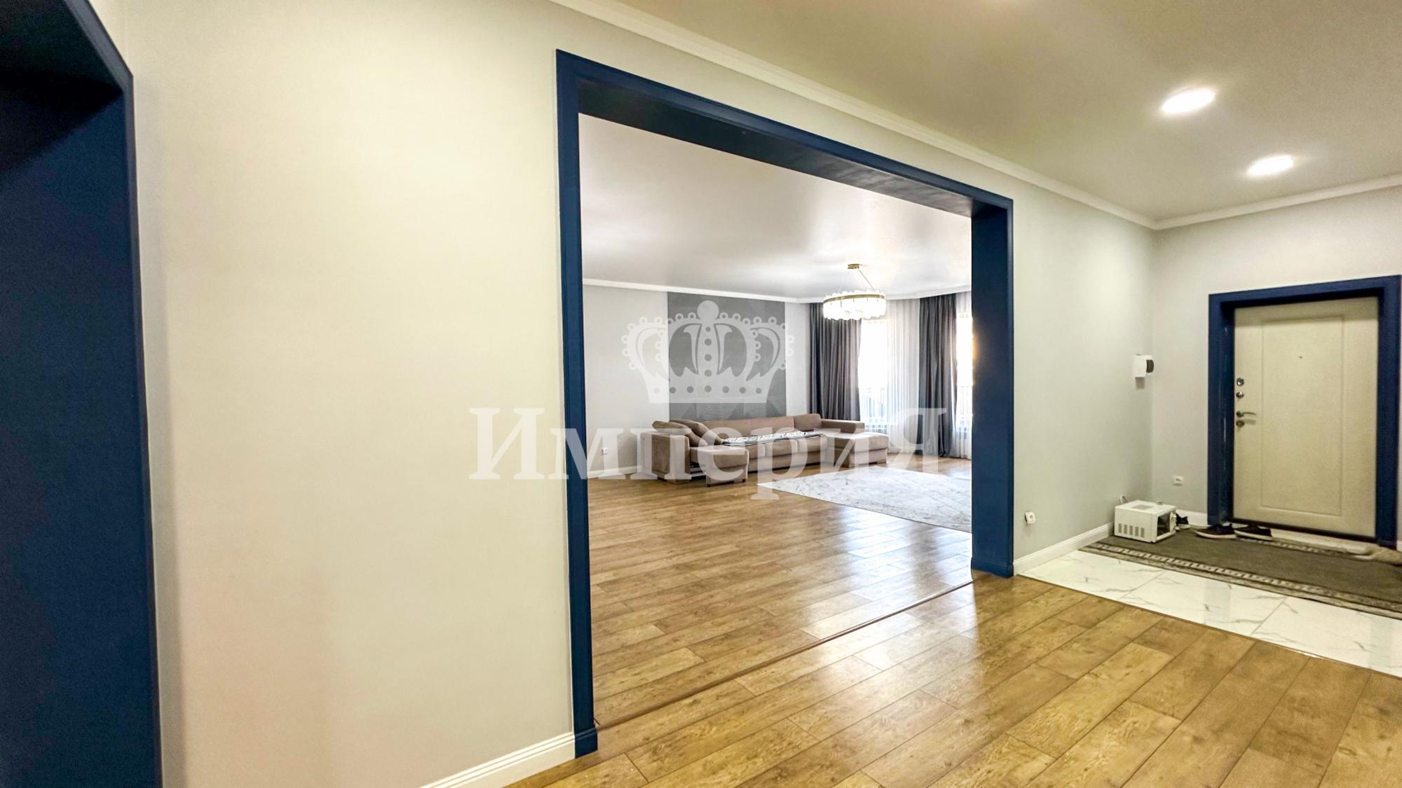 5-комнантный квартира, 190.0 м²,Абая за 59 000 000