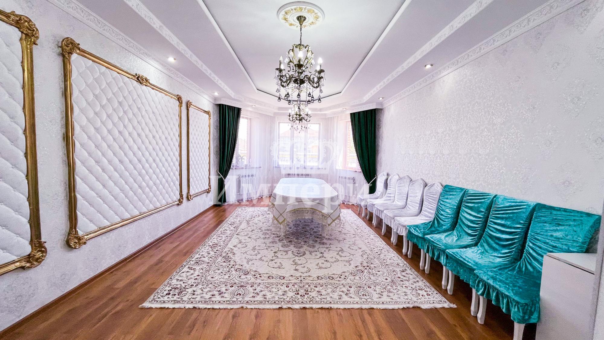 8-комнантный квартира, 270.0 м²,Айманова за 70 000 000