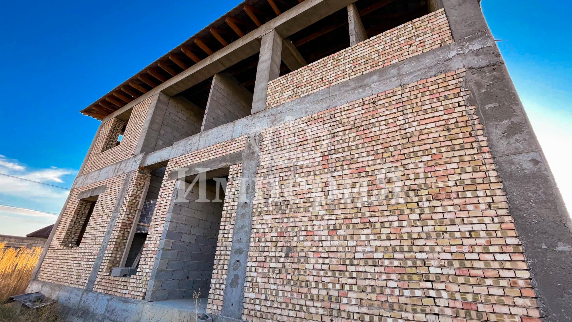 8-комнантный квартира, 470.0 м²,Абая за 58 000 000