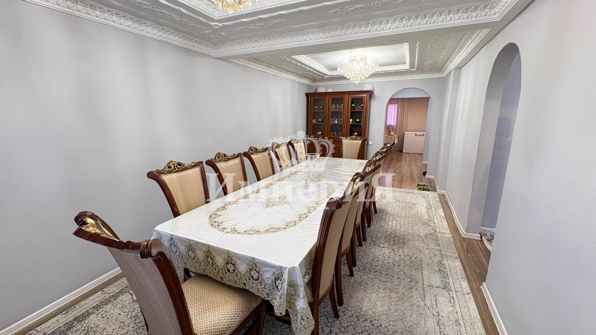 5-комнантная квартира, 150.0 м²,Толебаева за 47 000 000