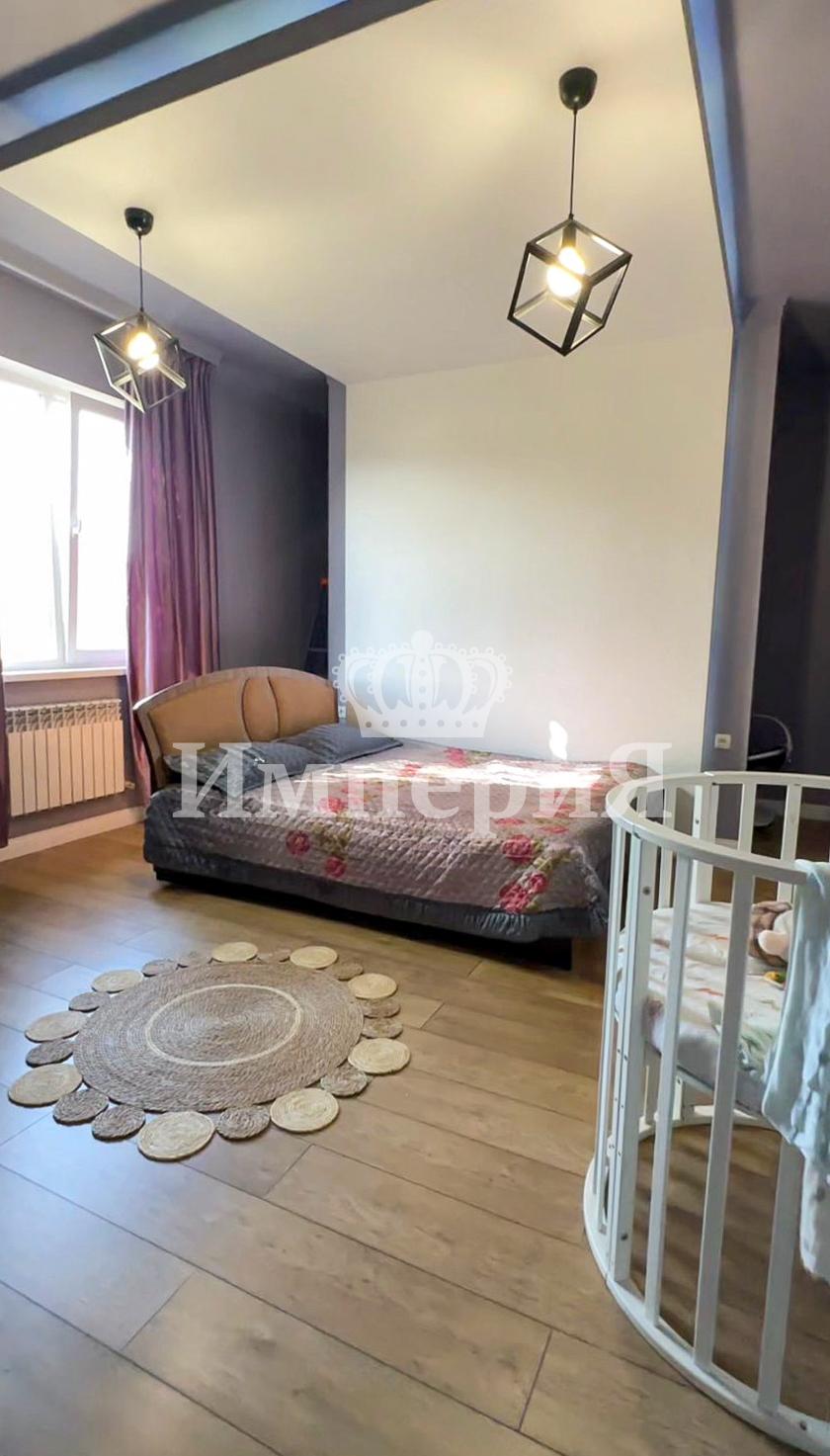 5-комнантный квартира, 190.0 м²,Абая за 59 000 000