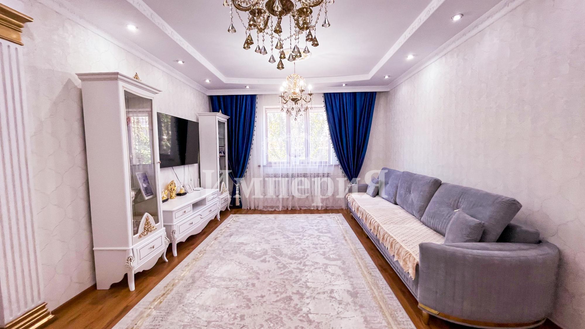 8-комнантный квартира, 270.0 м²,Айманова за 70 000 000