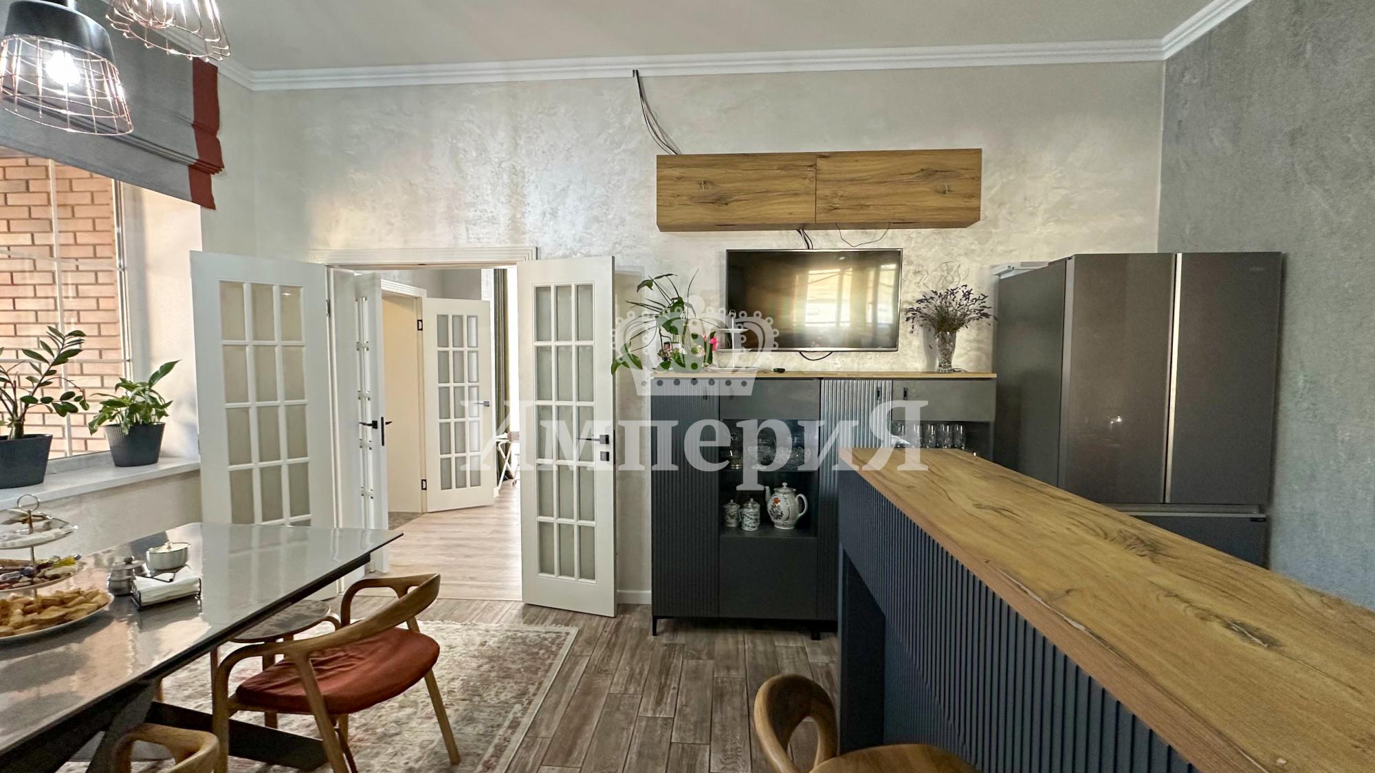 8-комнантный квартира, 326.0 м²,Шыгыс за 140 000 000