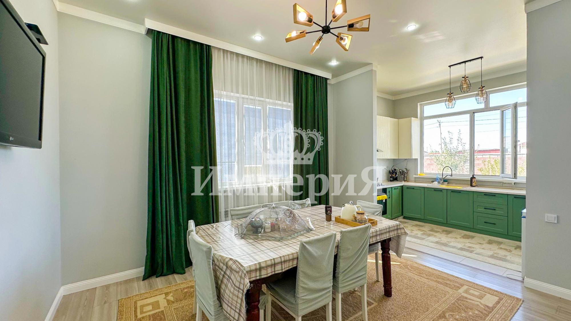 4-комнантный квартира, 144.0 м²,Абая за 47 500 000