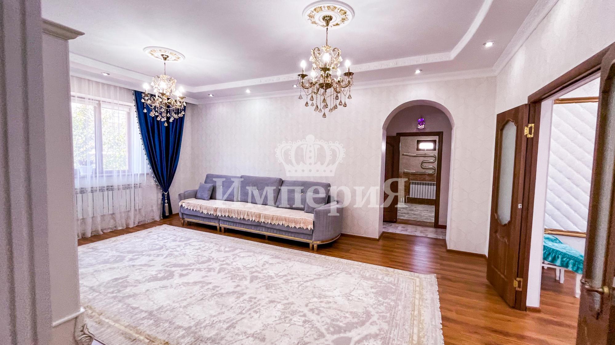 8-комнантный квартира, 270.0 м²,Айманова за 70 000 000