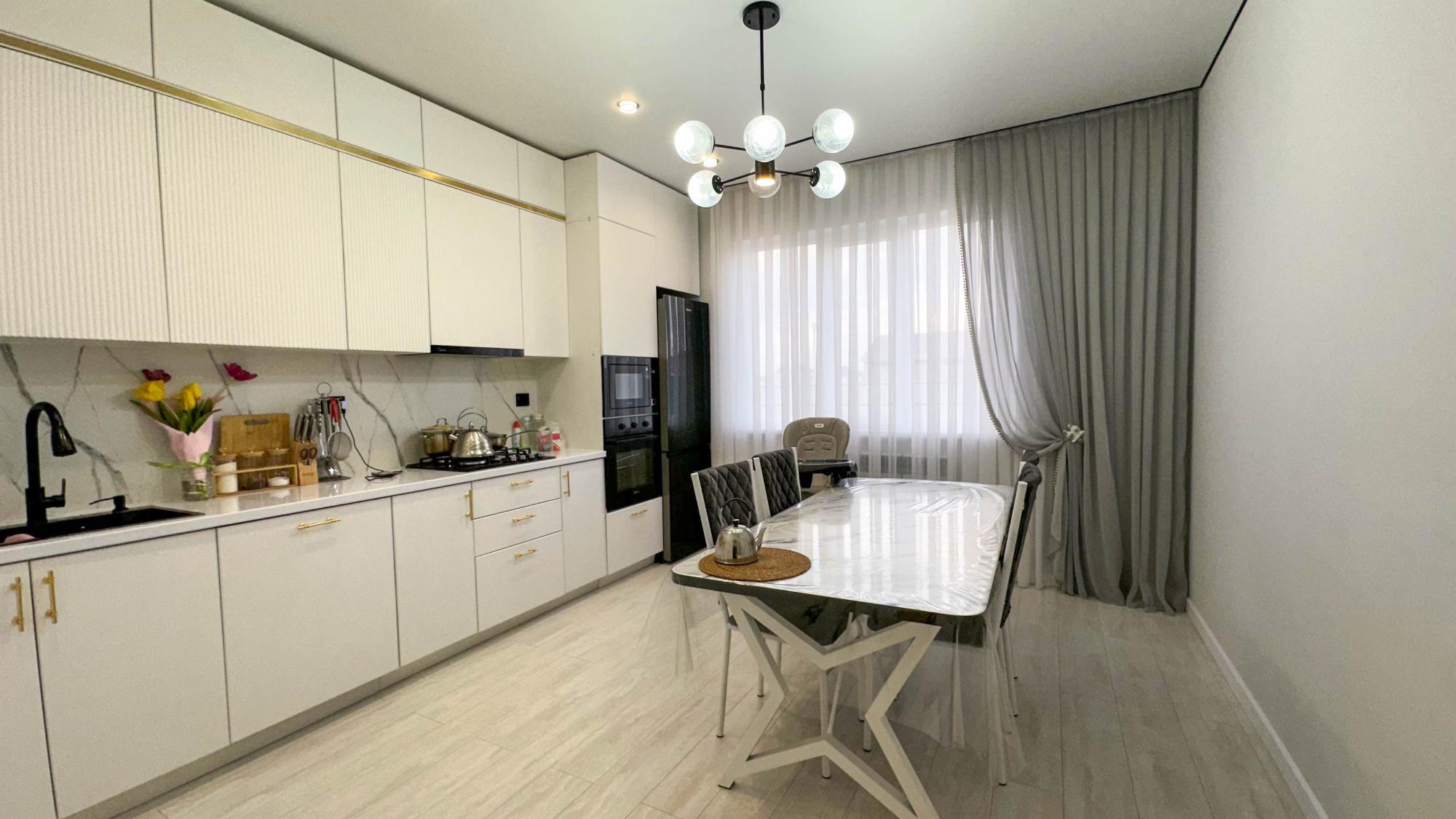 6-комнантный квартира, 160.0 м²,Шаган за 42 000 000