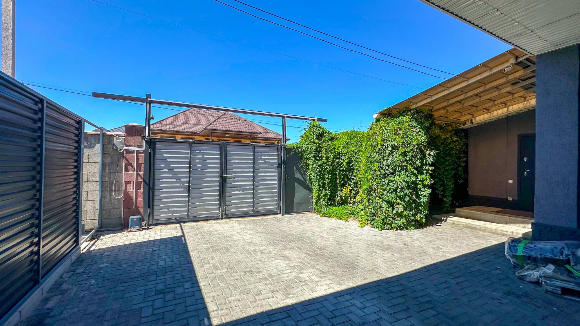 5-комнантный квартира, 238.0 м²,Калиева за 79 000 000