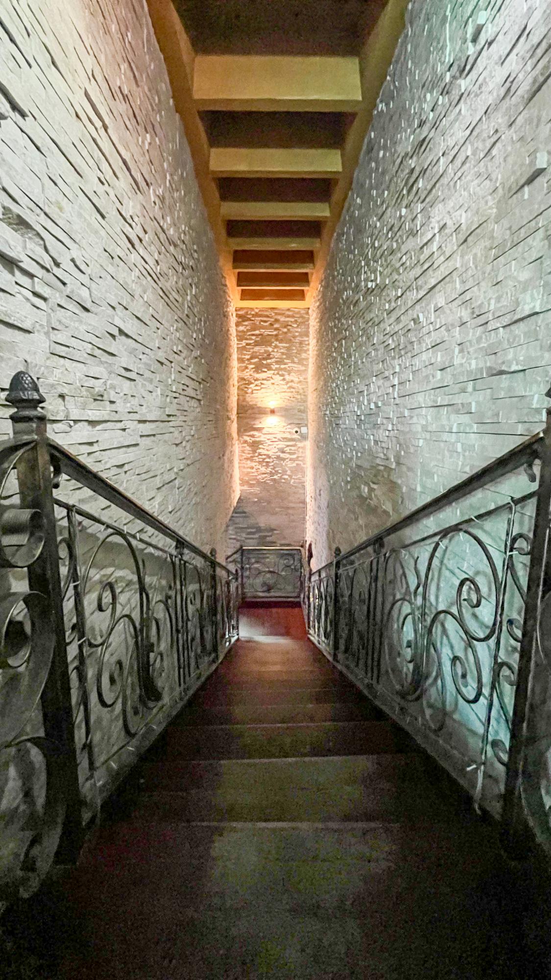 4-комнантный квартира, 340.0 м²,Желтоксан за 66 500 000