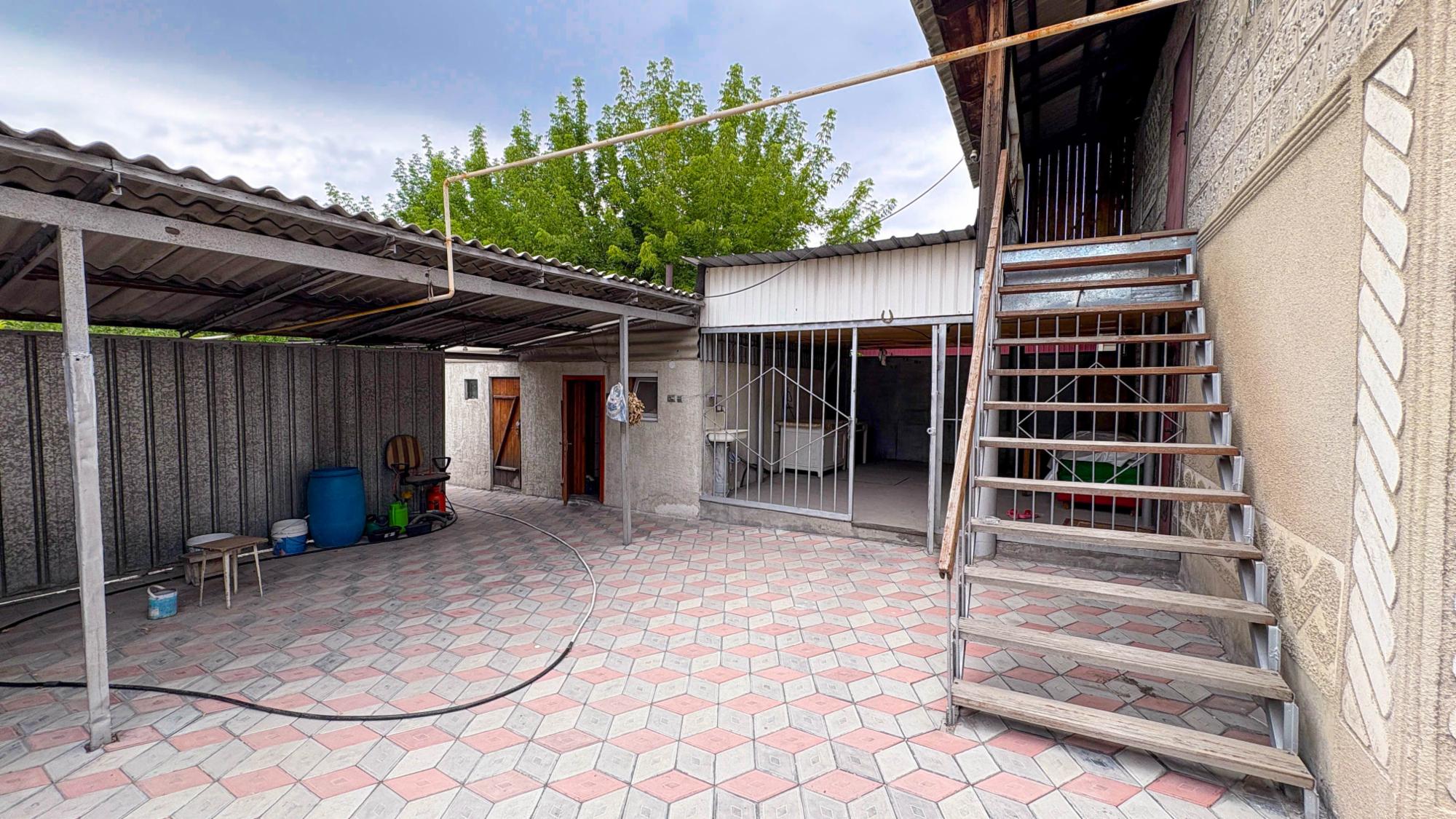 4-комнантный квартира, 200.0 м²,Тыныбаева за 45 000 000