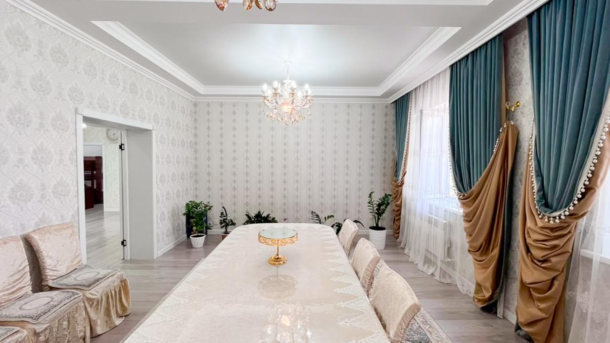9-комнантный квартира, 215.0 м²,Коктем за 100 000 000