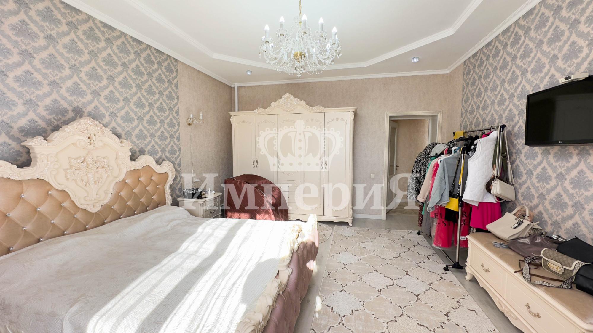 7-комнантный квартира, 395.0 м²,Базарбаева за 75 000 000