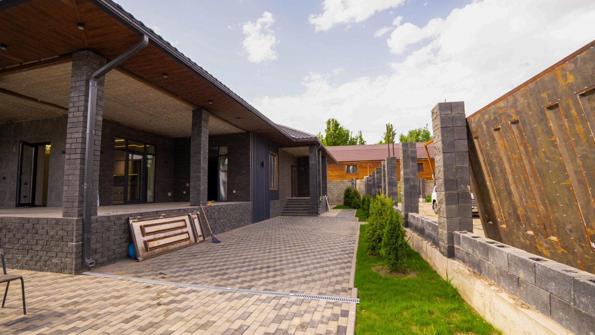 4-комнантный квартира, 280.0 м²,Маметова за 128 000 000