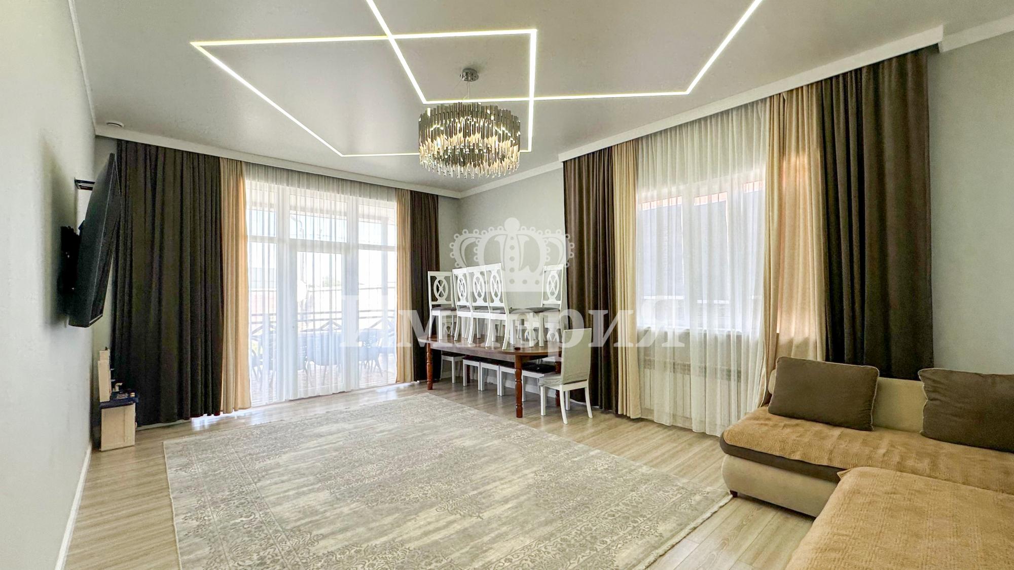 4-комнантный квартира, 144.0 м²,Абая за 47 500 000