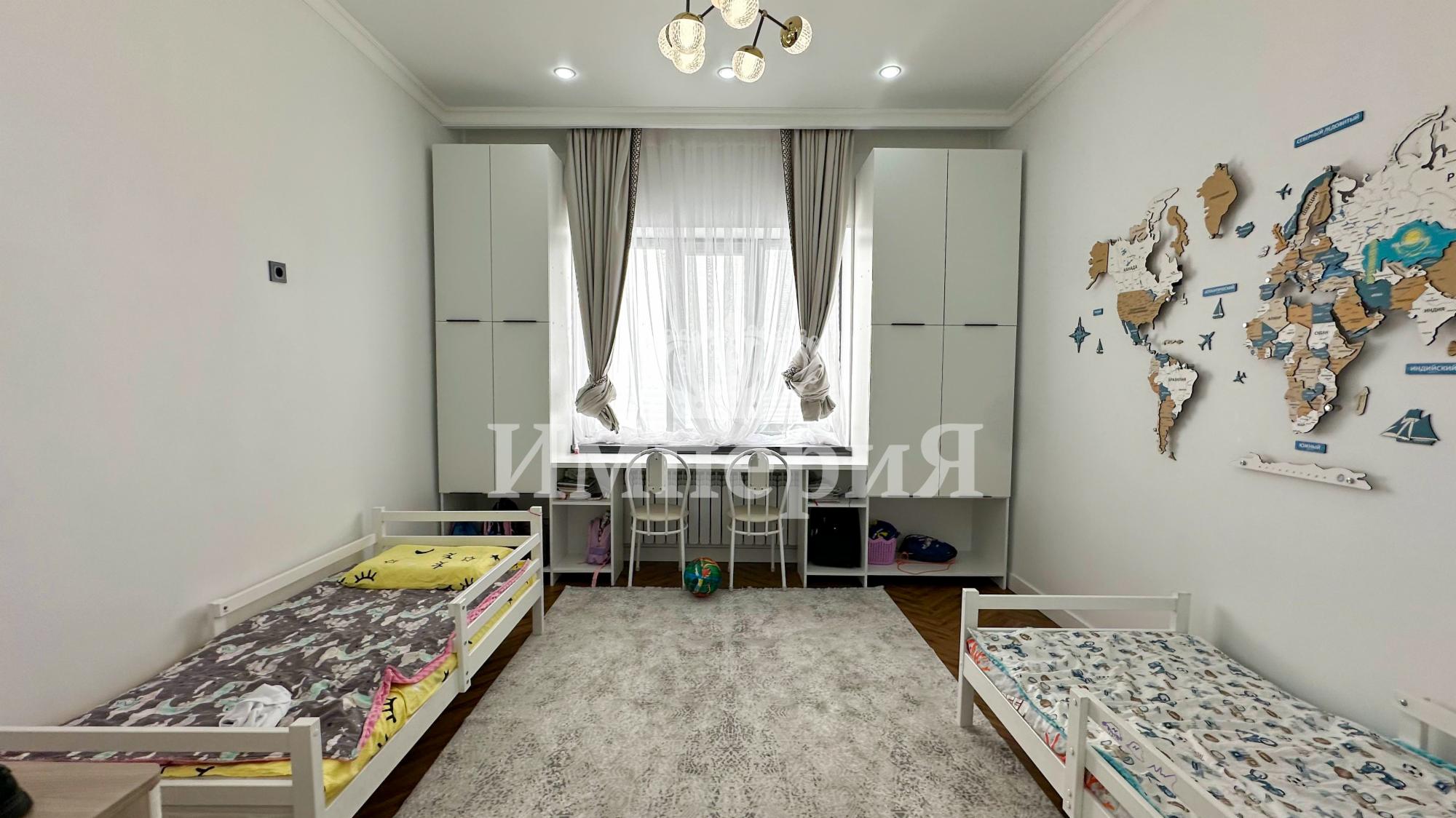 5-комнантный квартира, 203.0 м²,Абылай Хана за 67 000 000