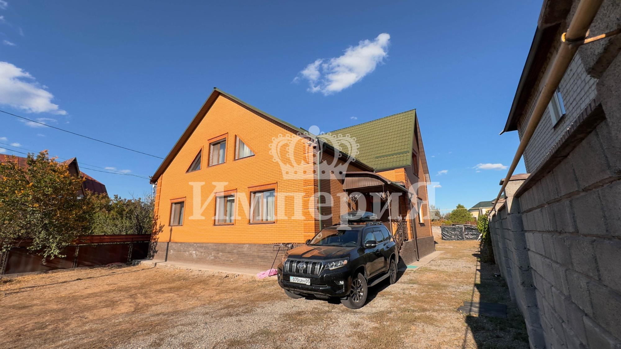 7-комнантный квартира, 395.0 м²,Базарбаева за 75 000 000