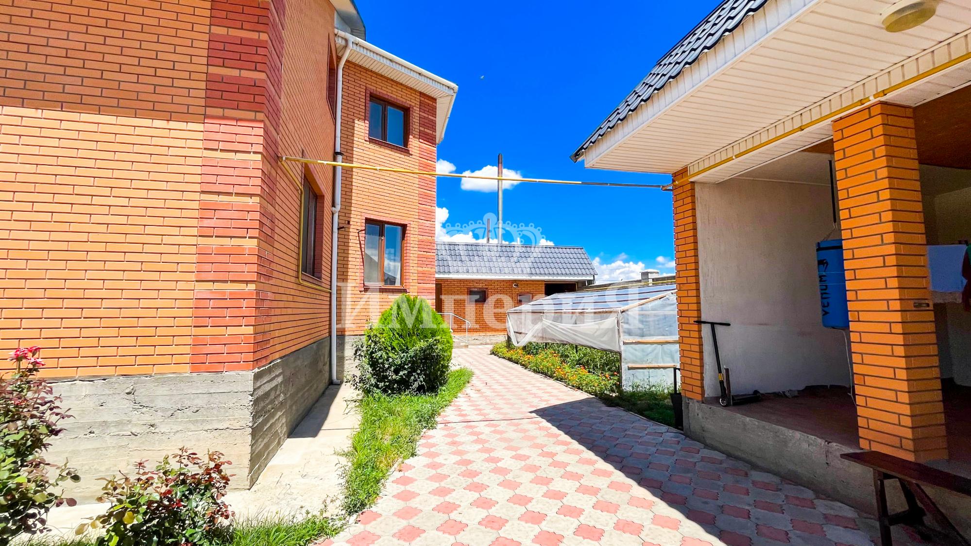 8-комнантный квартира, 270.0 м²,Айманова за 70 000 000