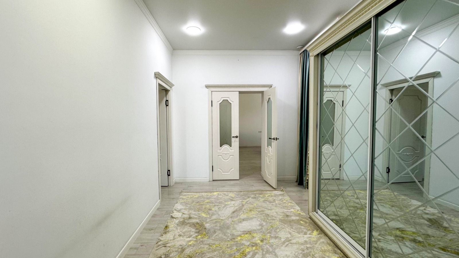 5-комнантный квартира, 197.0 м²,Айманова за 48 000 000