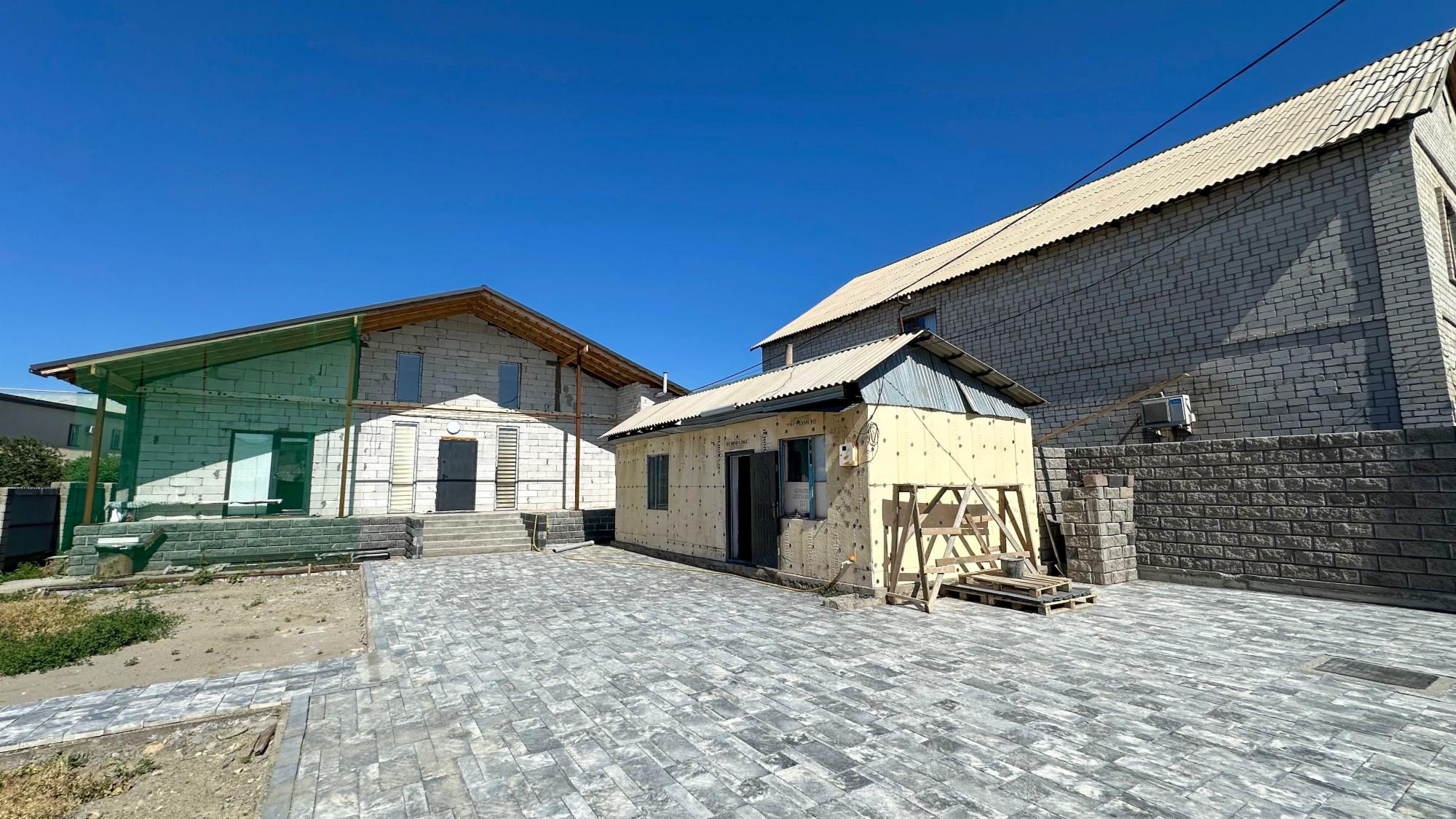 4-комнантный квартира, 227.0 м²,Базарбаева за 75 000 000