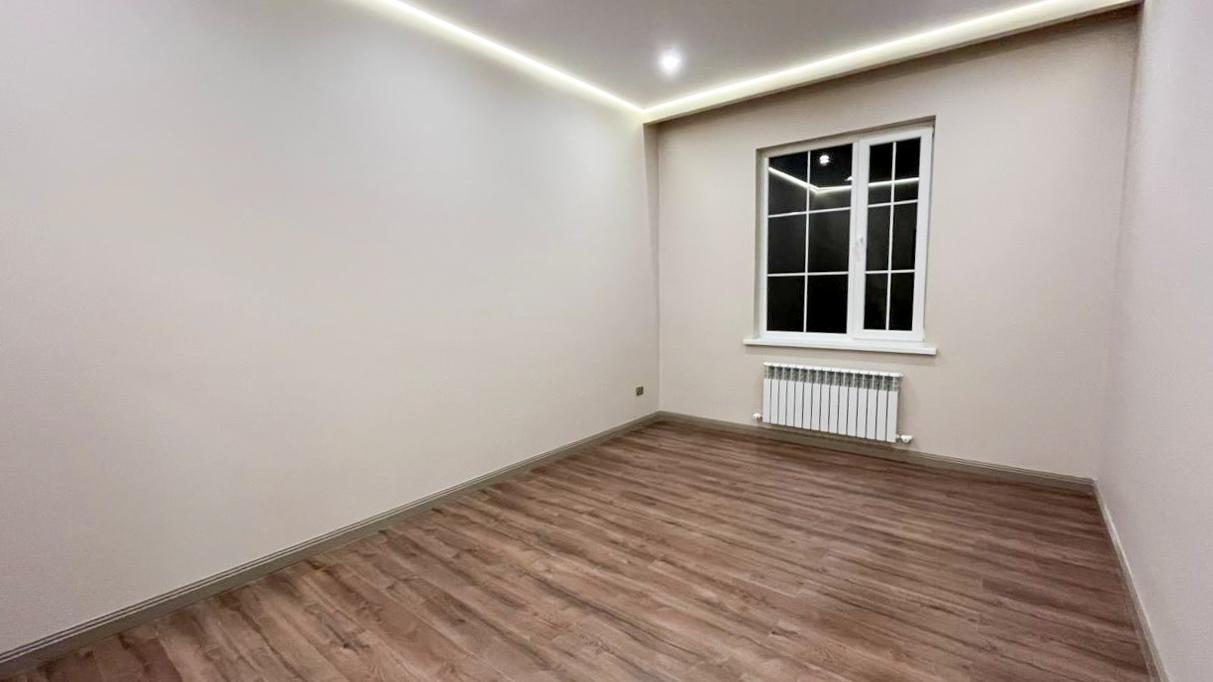 4-комнантный квартира, 200.0 м²,Абая за 69 000 000