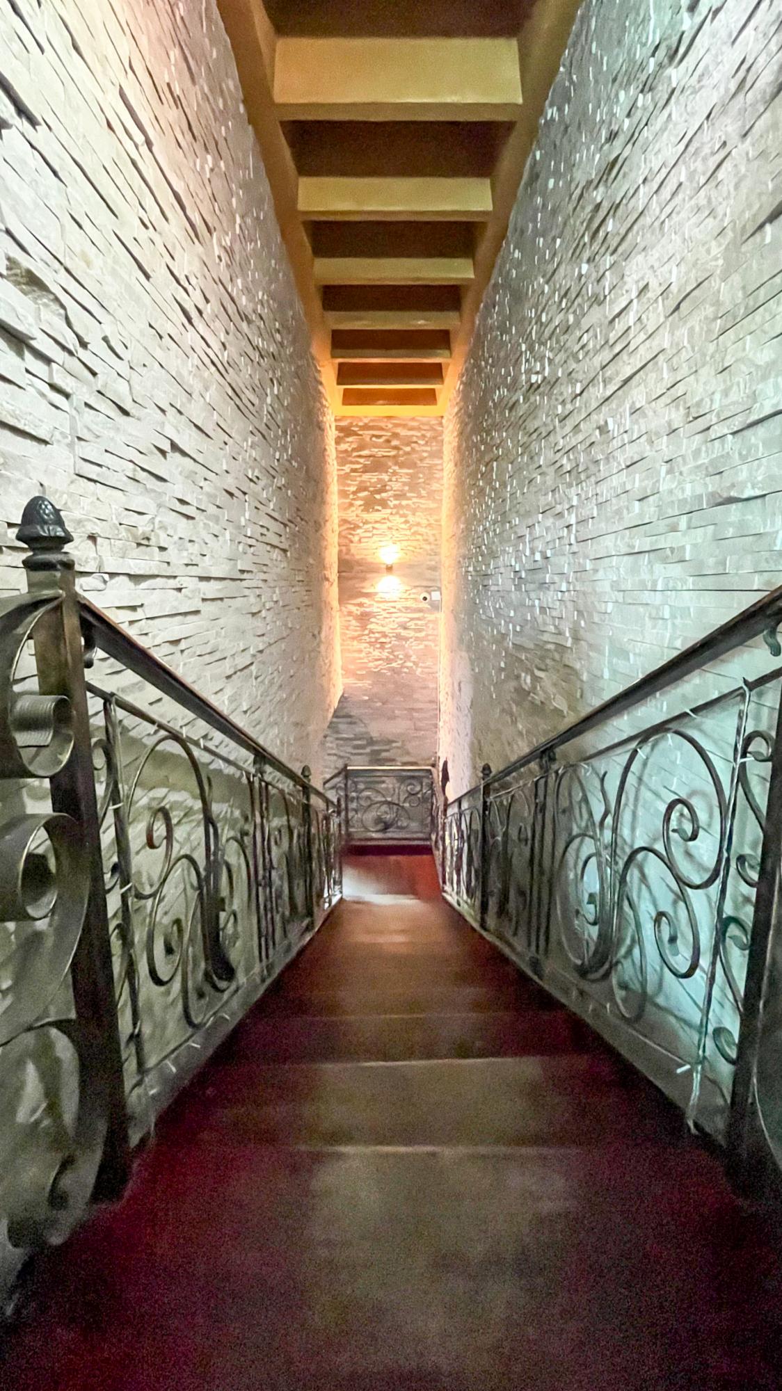 4-комнантный квартира, 340.0 м²,Желтоксан за 66 500 000