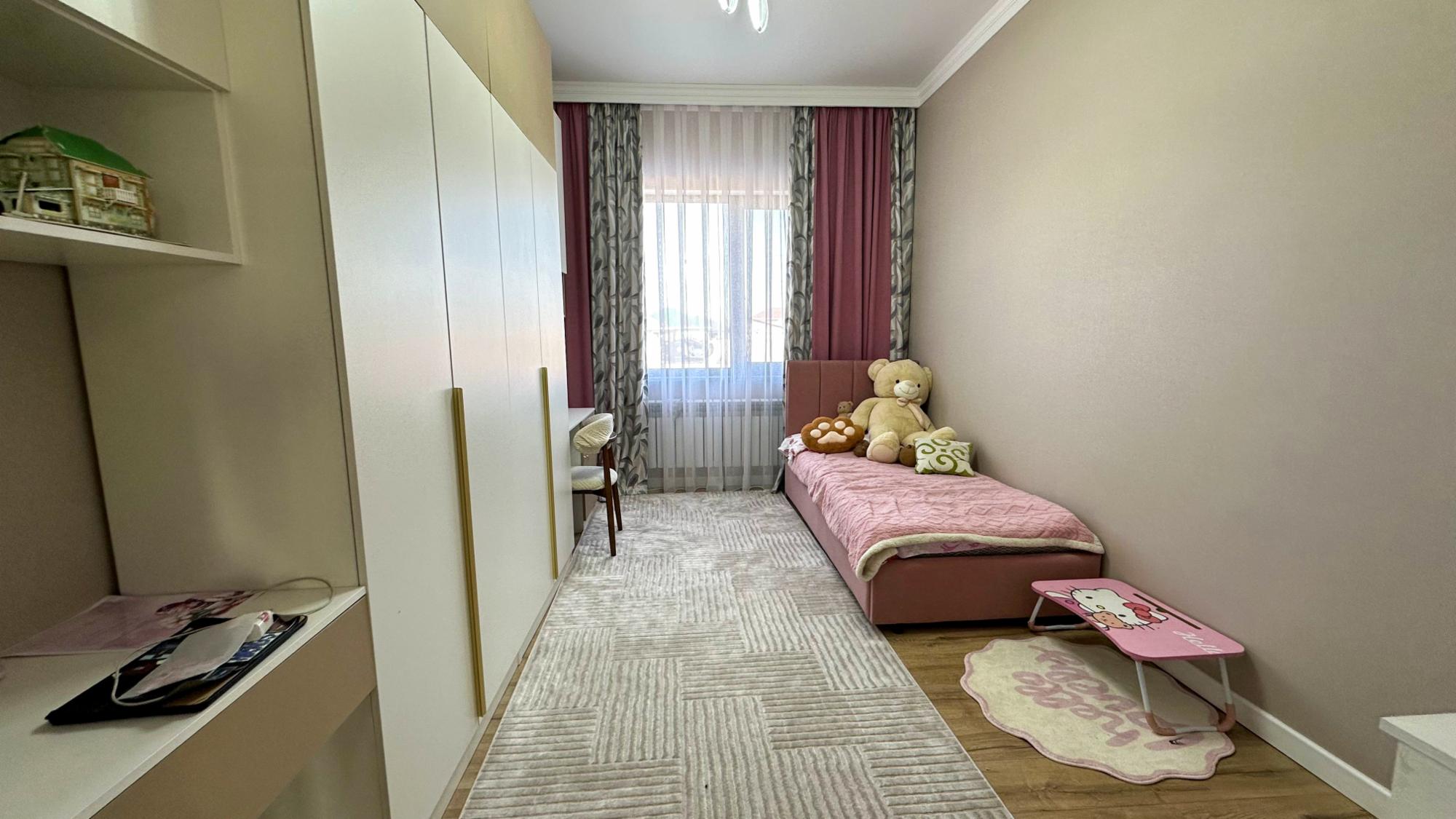 6-комнантный квартира, 200.0 м²,Байтурсынова за 57 000 000