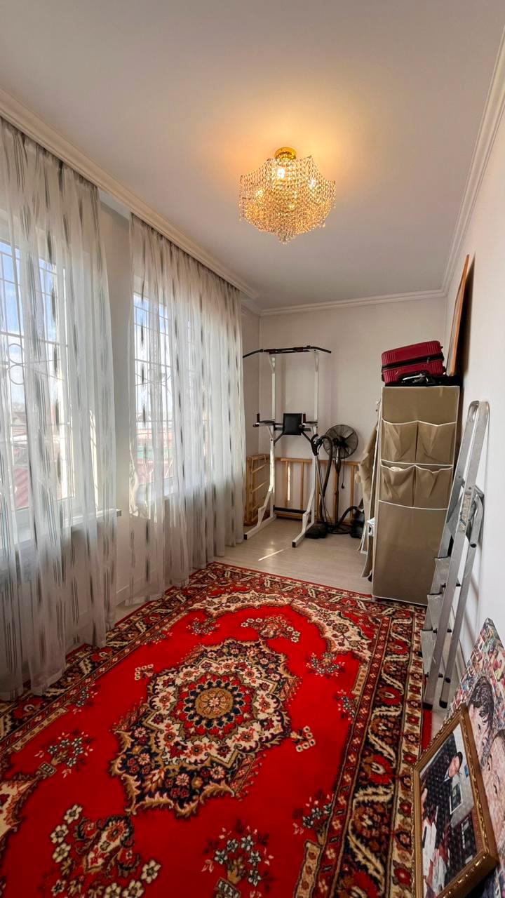6-комнантный квартира, 300.0 м²,Базарбаева за 130 000 000