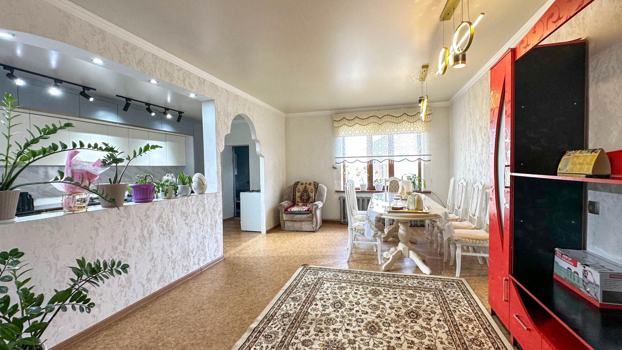 9-комнантный квартира, 300.0 м²,Алмалыбак за 87 000 000