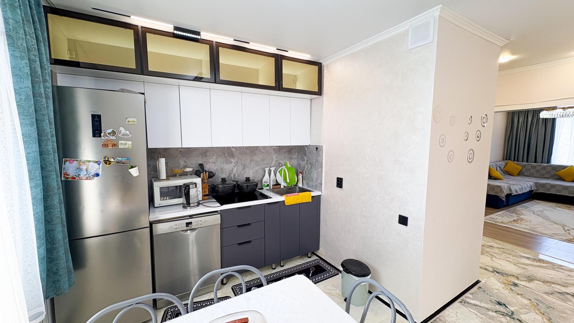 4-комнантная квартира, 92.0 м²,3 мкр за 32 000 000