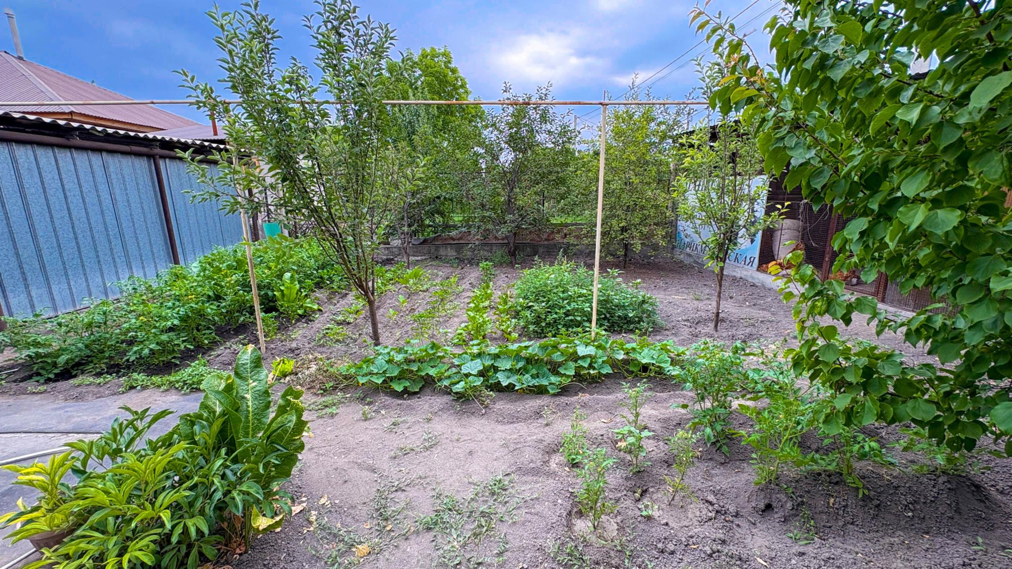 4-комнантный квартира, 200.0 м²,Тыныбаева за 45 000 000