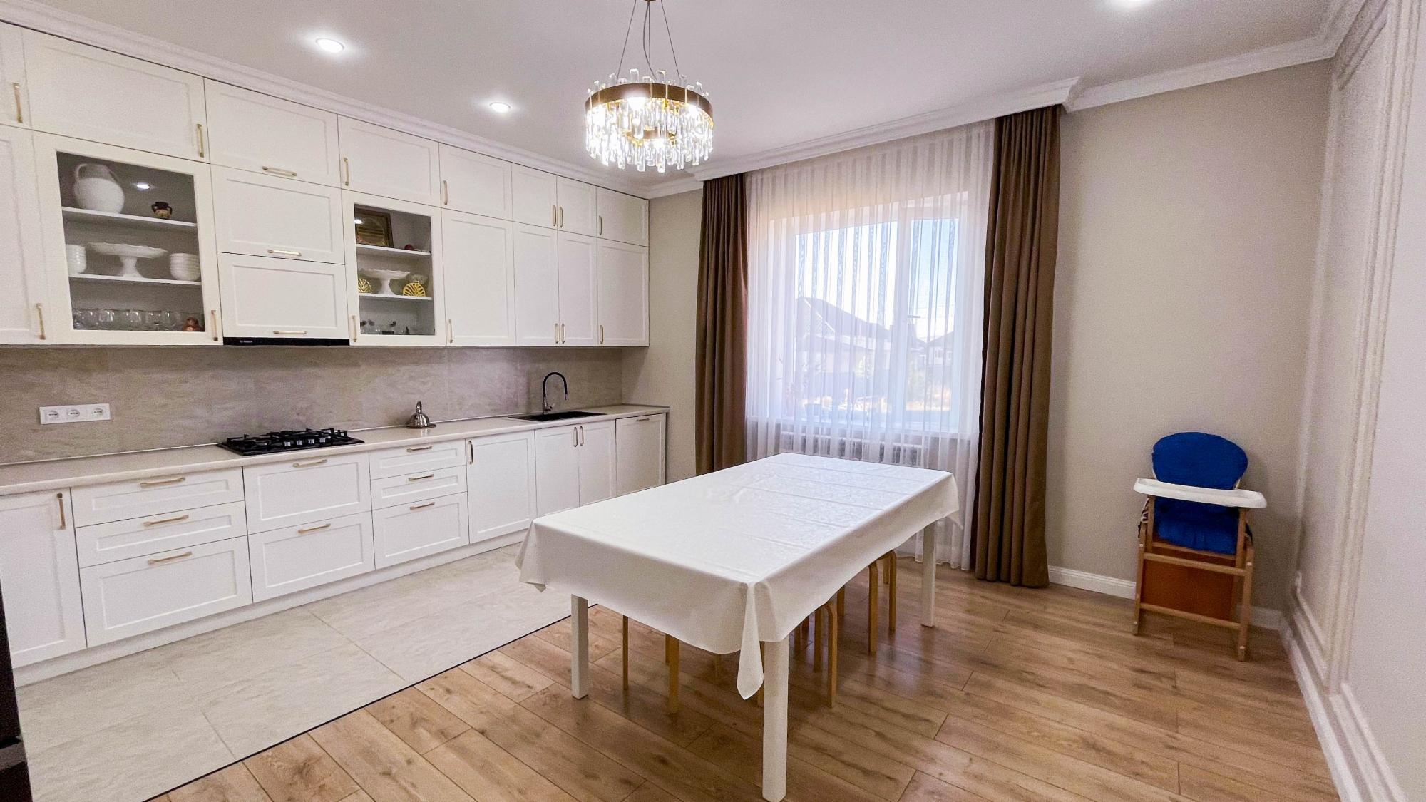 4-комнантный квартира, 140.0 м²,Жиенкулова за 45 000 000