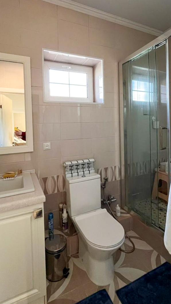 6-комнантный квартира, 300.0 м²,Базарбаева за 130 000 000