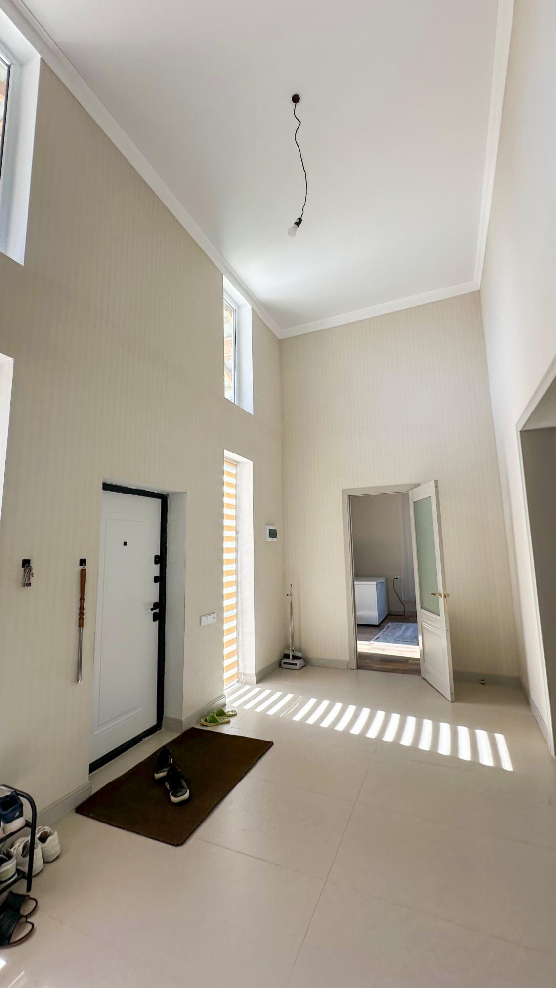 4-комнантный квартира, 227.0 м²,Базарбаева за 75 000 000
