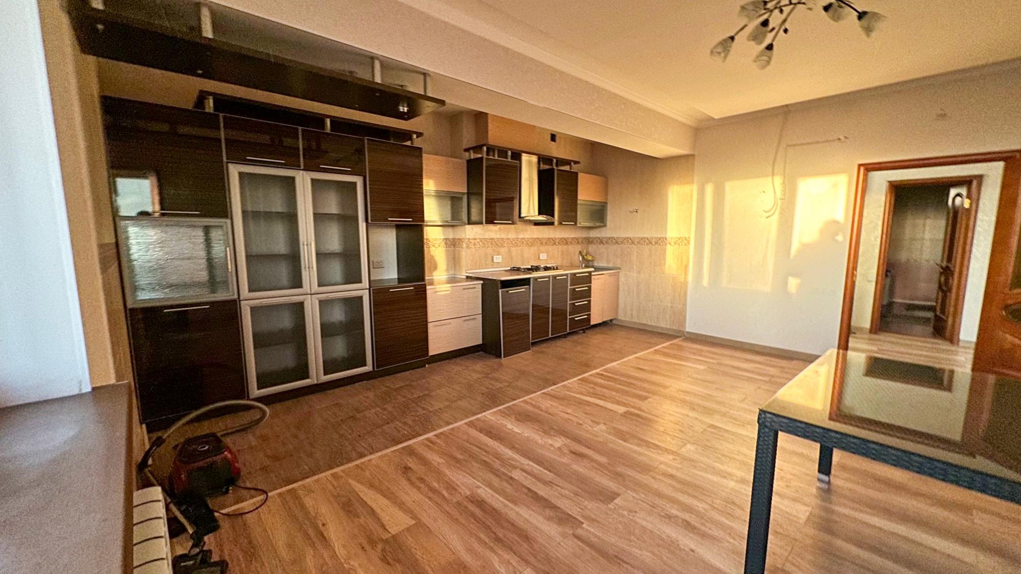 5-комнантная квартира, 180.5 м²,Каратал за 67 000 000