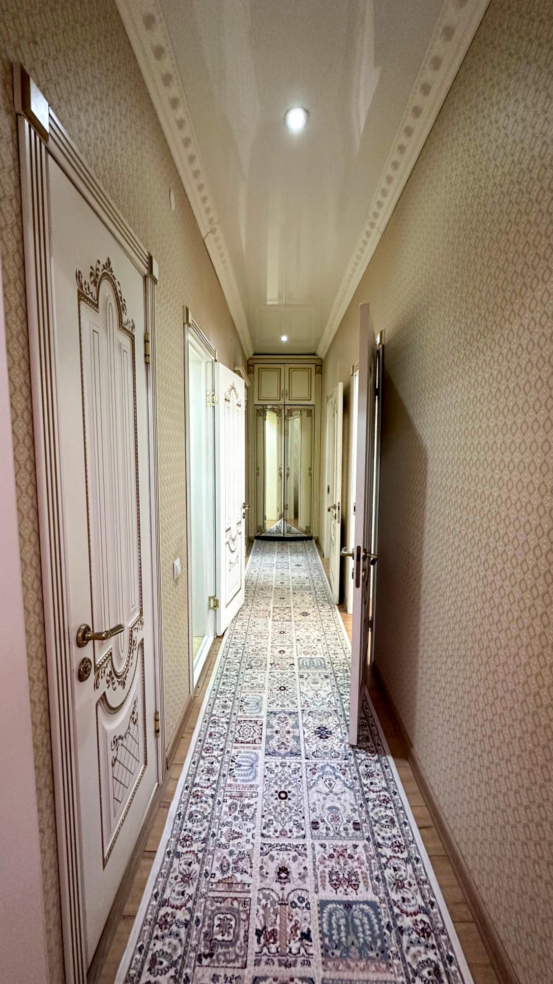 4-комнантная квартира, 143.0 м²,Муратбаева за 60 000 000
