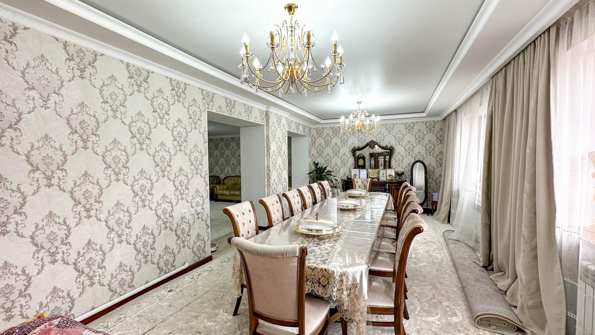 5-комнантный квартира, 176.0 м²,Абылай Хана за 42 000 000