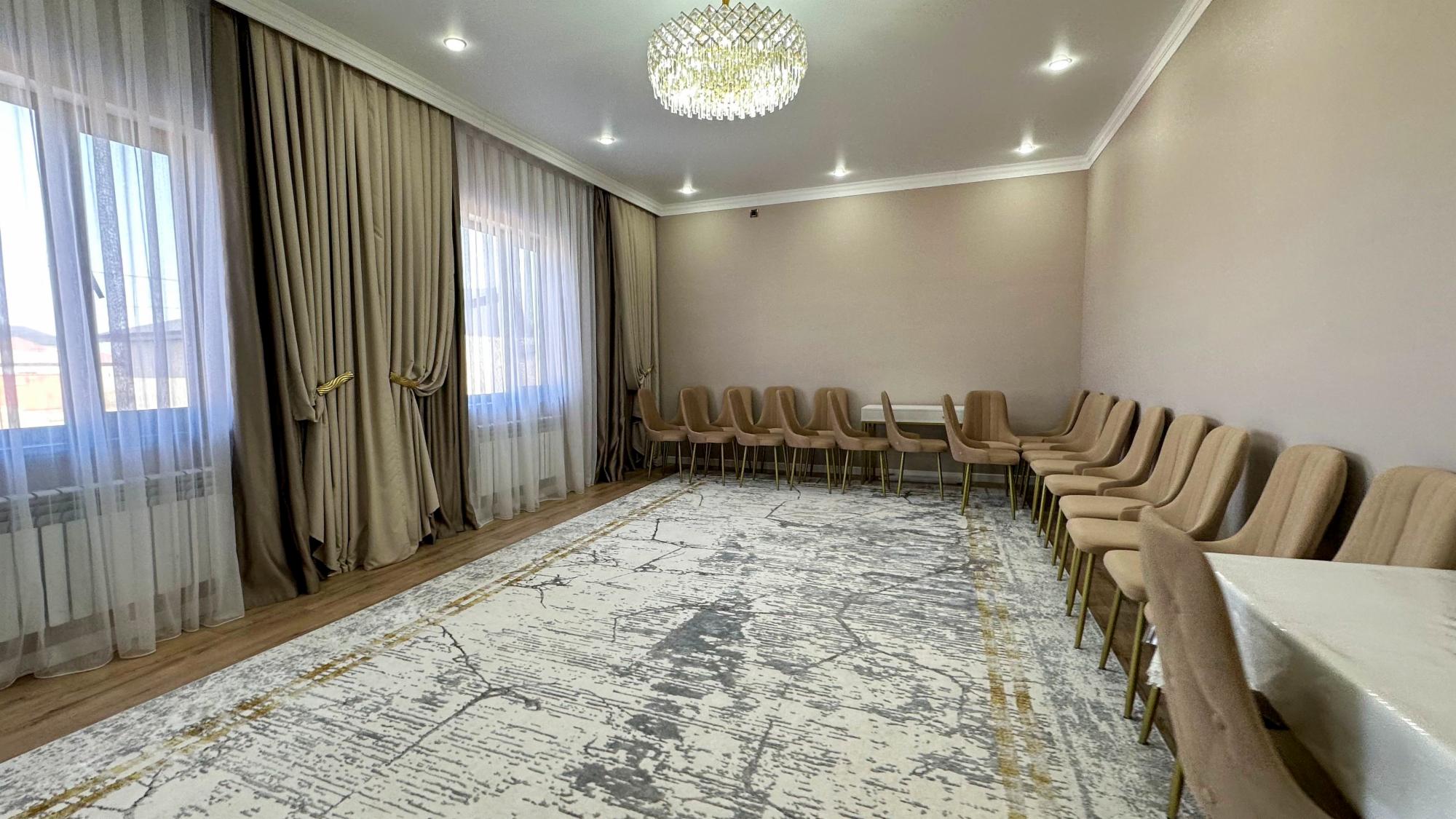 6-комнантный квартира, 200.0 м²,Байтурсынова за 57 000 000