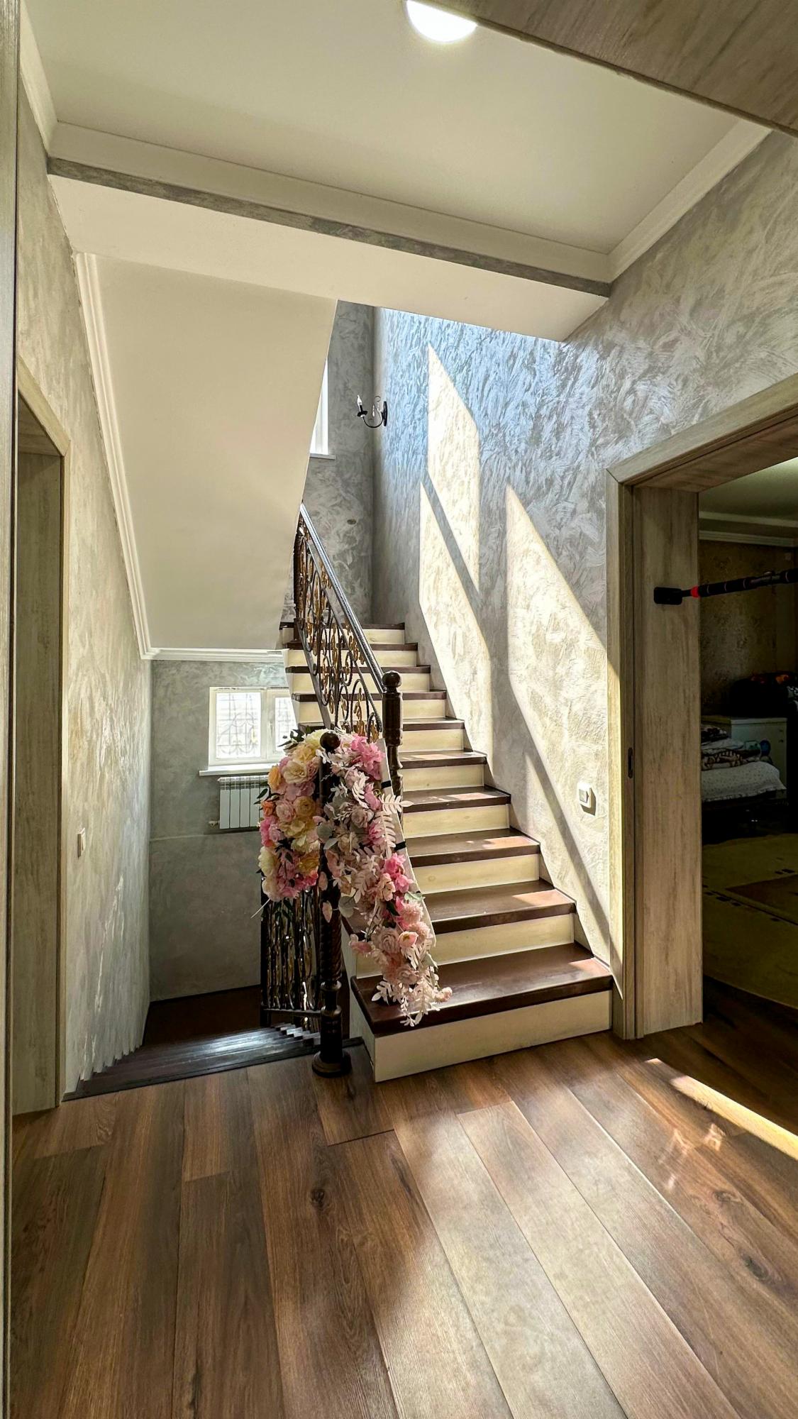 8-комнантный квартира, 300.0 м²,Каратальская за 110 000 000