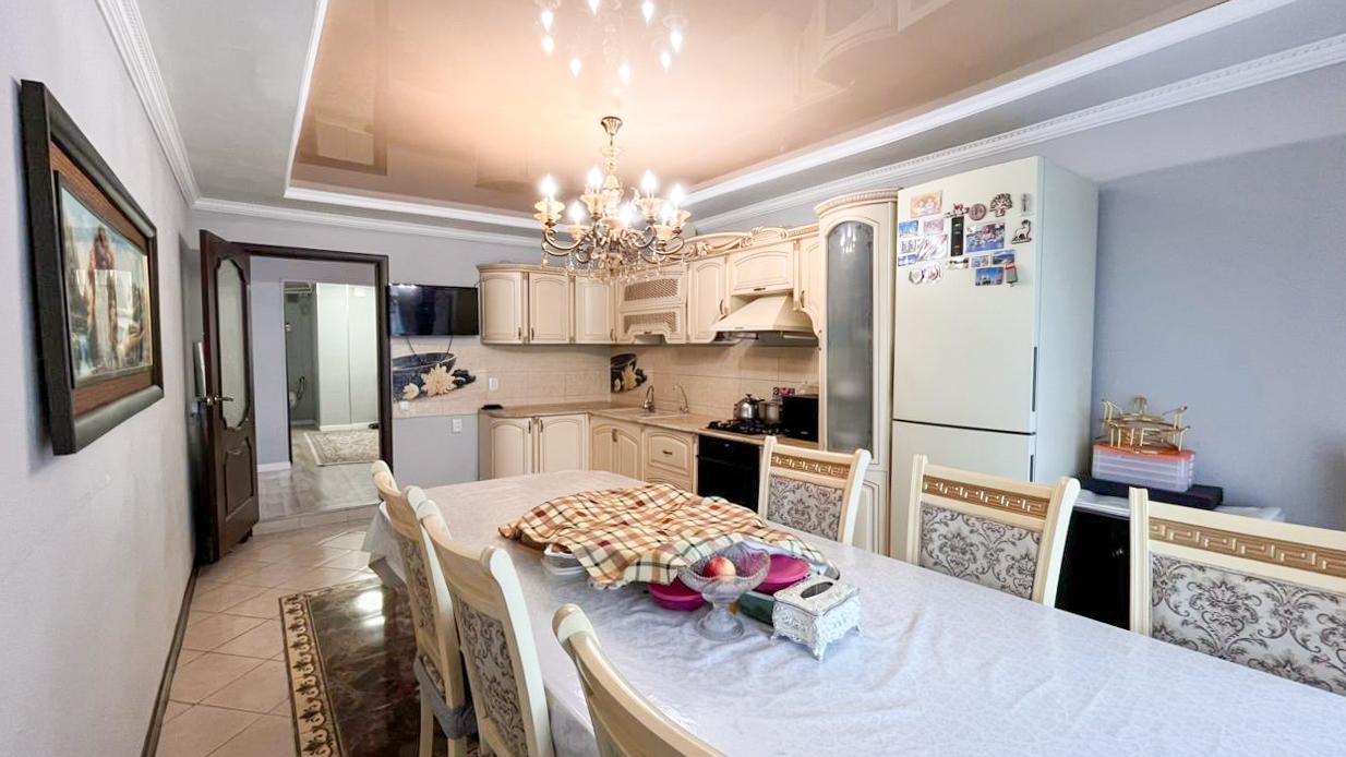 4-комнантный квартира, 130.0 м²,Кастеева за 29 000 000