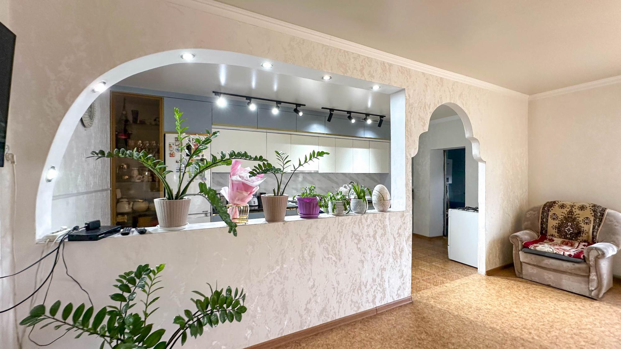 9-комнантный квартира, 300.0 м²,Алмалыбак за 87 000 000