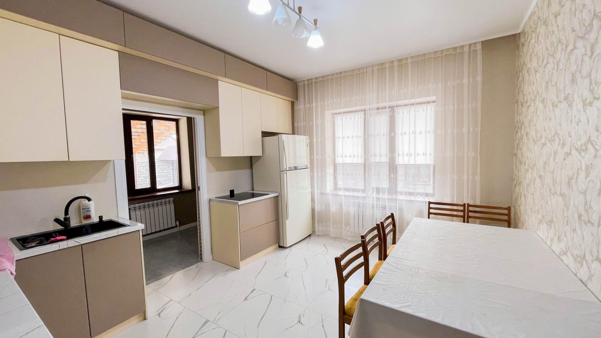 5-комнантный квартира, 200.9 м²,Баян батыра за 57 000 000