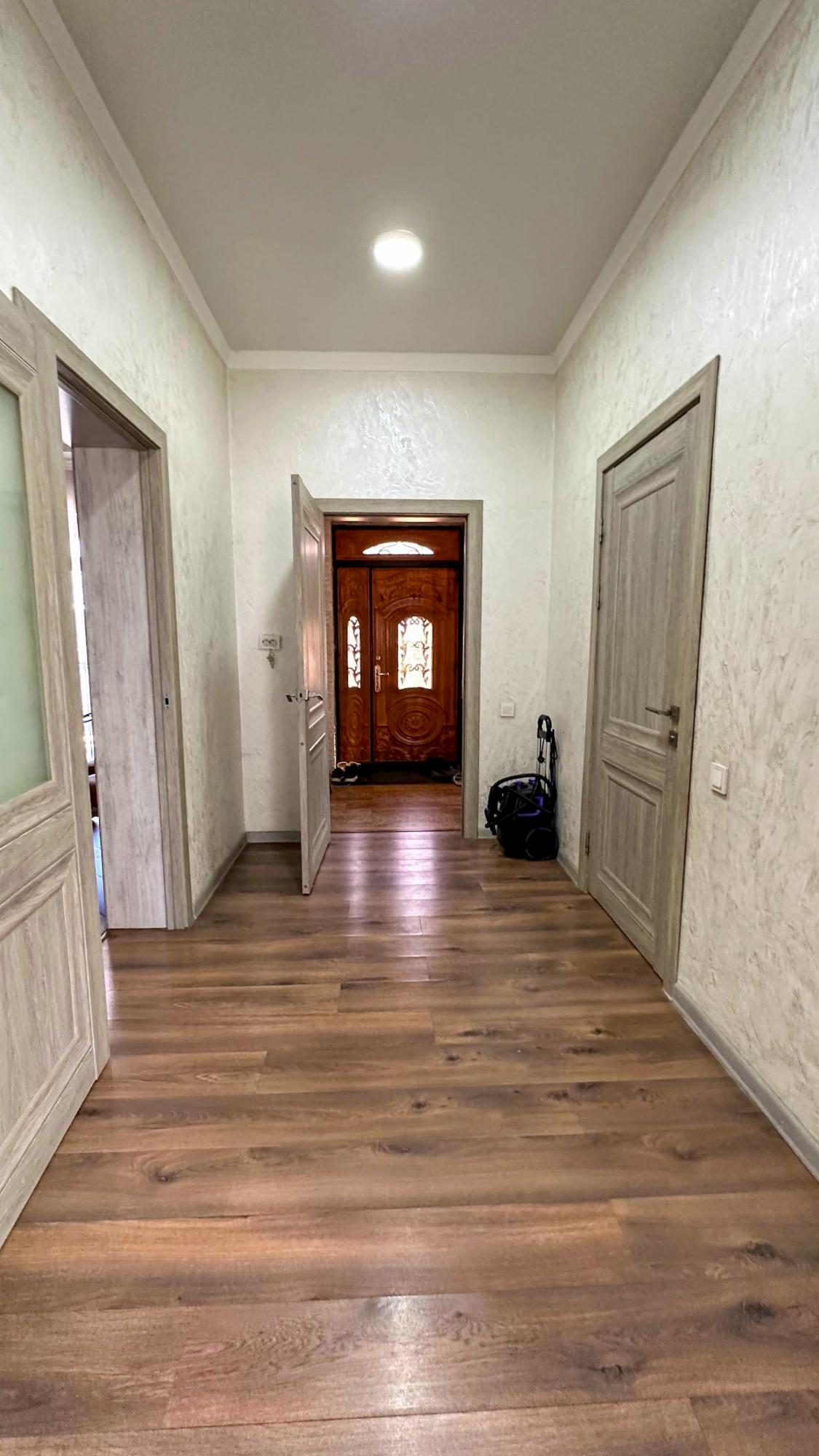 8-комнантный квартира, 300.0 м²,Каратальская за 110 000 000