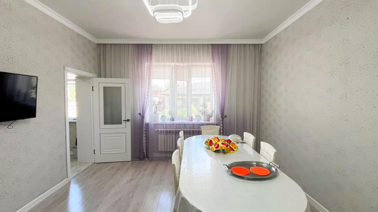 9-комнантный квартира, 215.0 м²,Коктем за 100 000 000